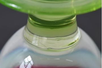 アンティーク雑貨　和ガラス　大正時代　赤緑暈し　ウラン脚の三色氷コップ(ラッパ形)