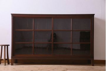 アンティーク家具　和製アンティーク　格子引き戸が印象的な収納棚(戸棚、食器棚、飾り棚)