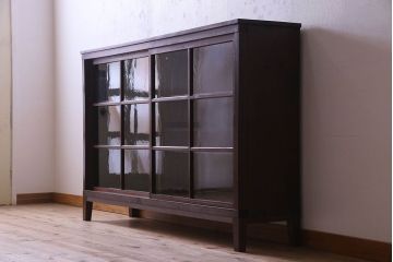 アンティーク家具　和製アンティーク　格子引き戸が印象的な収納棚(戸棚、食器棚、飾り棚)