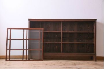 アンティーク家具　和製アンティーク　格子引き戸が印象的な収納棚(戸棚、食器棚、飾り棚)