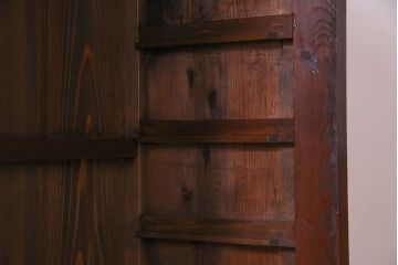 アンティーク家具　和製アンティーク　格子引き戸が印象的な収納棚(戸棚、食器棚、飾り棚)