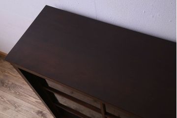 アンティーク家具　和製アンティーク　格子引き戸が印象的な収納棚(戸棚、食器棚、飾り棚)