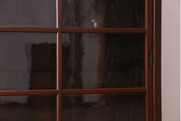 アンティーク家具　和製アンティーク　格子引き戸が印象的な収納棚(戸棚、食器棚、飾り棚)