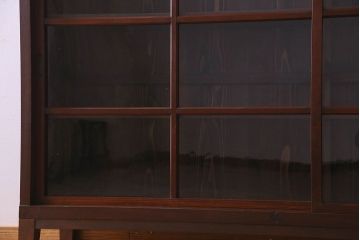 アンティーク家具　和製アンティーク　格子引き戸が印象的な収納棚(戸棚、食器棚、飾り棚)