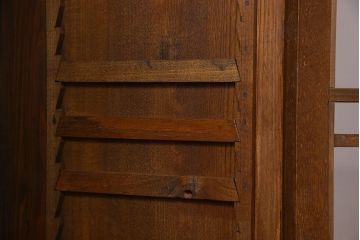 アンティーク家具　大正ロマン　美しい透かし彫り入りの大振りな本箱(ブックケース、食器棚)