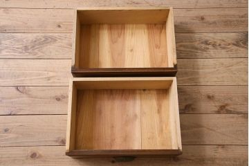 アンティーク家具　大正ロマン　美しい透かし彫り入りの大振りな本箱(ブックケース、食器棚)