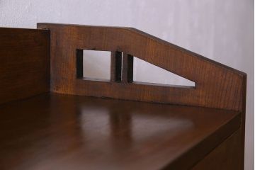 アンティーク家具　大正ロマン　美しい透かし彫り入りの大振りな本箱(ブックケース、食器棚)