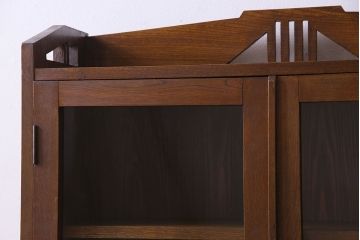 アンティーク家具　大正ロマン　美しい透かし彫り入りの大振りな本箱(ブックケース、食器棚)