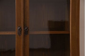 アンティーク家具　大正ロマン　美しい透かし彫り入りの大振りな本箱(ブックケース、食器棚)