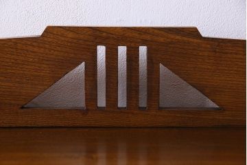 アンティーク家具　大正ロマン　美しい透かし彫り入りの大振りな本箱(ブックケース、食器棚)