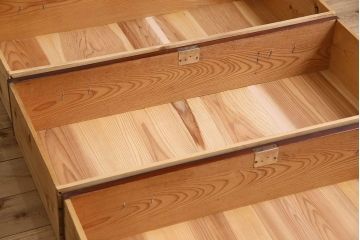 アンティーク家具　和製アンティーク　漆の艶やかな質感が美しい箪笥ローボード(ローチェスト、引き出し、テレビ台)