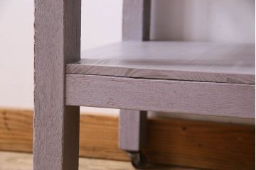 ペイント家具　キャスター付き!シンプルなサイドテーブル(花台)