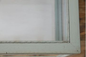 ペイント家具　4面ガラス!落ち着きのある色合いの小振りなガラスケース(ガラスケース・ショーケース)