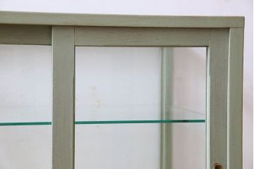 ペイント家具　4面ガラス!落ち着きのある色合いの小振りなガラスケース(ガラスケース・ショーケース)