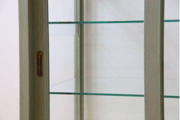 ペイント家具　4面ガラス!落ち着きのある色合いの小振りなガラスケース(ガラスケース・ショーケース)