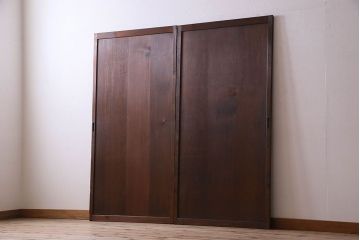 和製アンティーク　杉材の美しい柾目が印象的な板戸(帯戸、建具)2枚セット