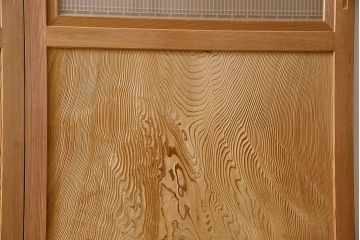 高級品!杢目の良い秋田杉が使われた組子入り格子帯戸(引き戸、ガラス帯戸)