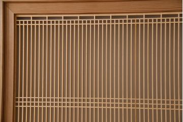 高級品!杢目の良い秋田杉が使われた組子入り格子帯戸(引き戸、ガラス帯戸)