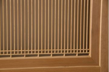 高級品!杢目の良い秋田杉が使われた組子入り格子帯戸(引き戸、ガラス帯戸)