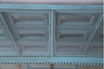 ペイント家具　アンティークペイントのマス目ガラスケース(ショーケース、収納棚、飾り棚、マス目棚)