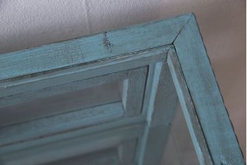 ペイント家具　アンティークペイントのマス目ガラスケース(ショーケース、収納棚、飾り棚、マス目棚)