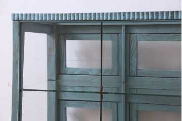 ペイント家具　アンティークペイントのマス目ガラスケース(ショーケース、収納棚、飾り棚、マス目棚)
