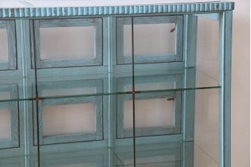 ペイント家具　アンティークペイントのマス目ガラスケース(ショーケース、収納棚、飾り棚、マス目棚)