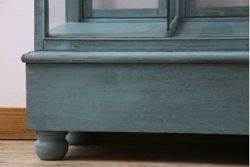 ペイント家具　アンティークペイントのマス目ガラスケース(ショーケース、収納棚、飾り棚、マス目棚)