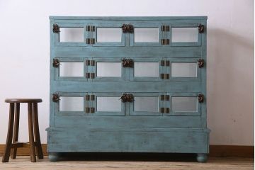 ペイント家具　アンティークペイントのマス目ガラスケース(ショーケース、収納棚、飾り棚、マス目棚)