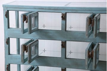 ペイント家具　アンティークペイントのマス目ガラスケース(ショーケース、収納棚、飾り棚、マス目棚)