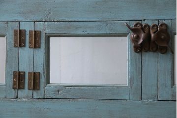 ペイント家具　アンティークペイントのマス目ガラスケース(ショーケース、収納棚、飾り棚、マス目棚)