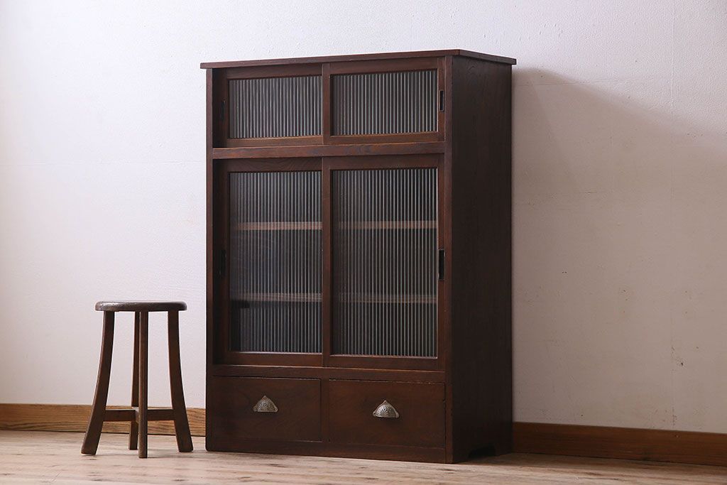 アンティーク家具　和製アンティーク　三方欅材!人気のモールガラス入りの収納棚(戸棚、食器棚、本箱、ブックケース)