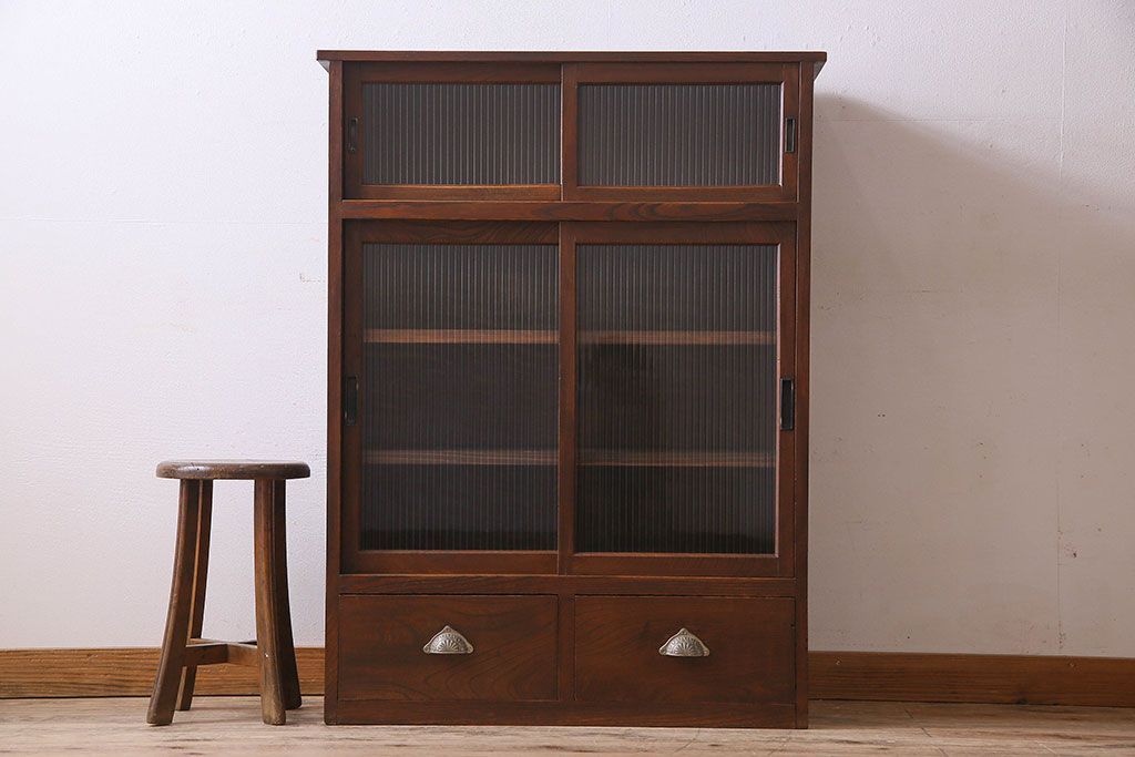 アンティーク家具　和製アンティーク　三方欅材!人気のモールガラス入りの収納棚(戸棚、食器棚、本箱、ブックケース)