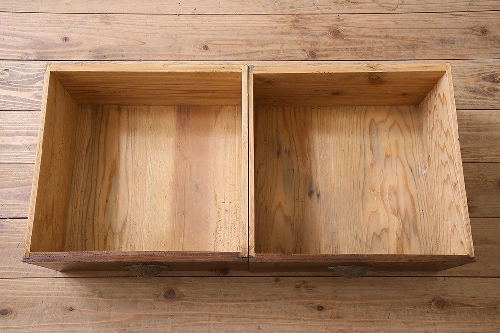 アンティーク家具　和製アンティーク　三方欅材!人気のモールガラス入りの収納棚(戸棚、食器棚、本箱、ブックケース)