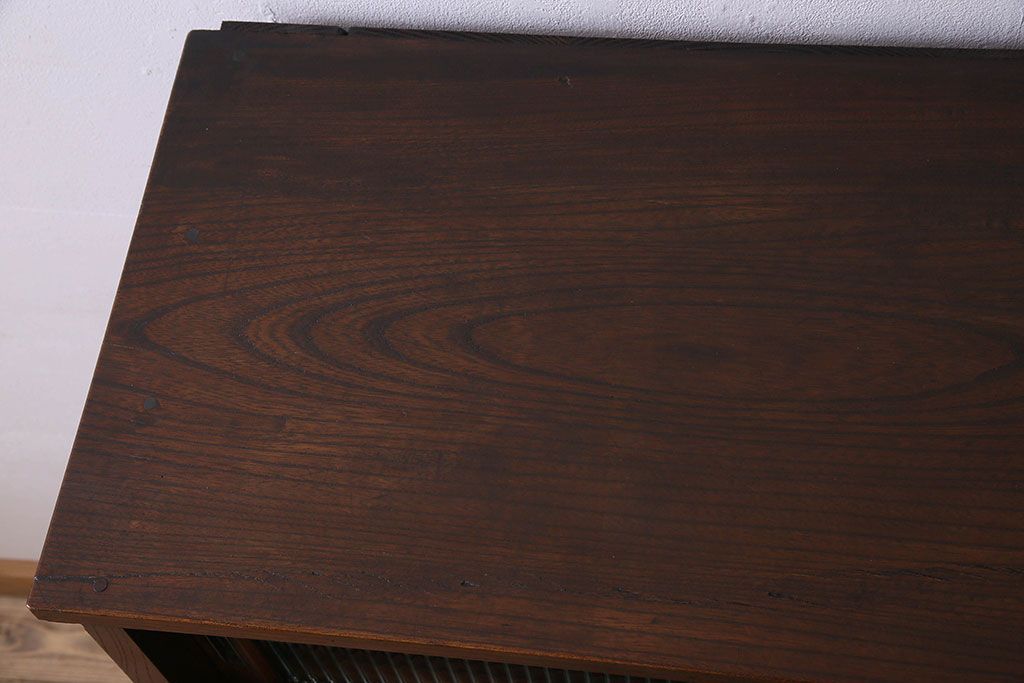 アンティーク家具　和製アンティーク　三方欅材!人気のモールガラス入りの収納棚(戸棚、食器棚、本箱、ブックケース)