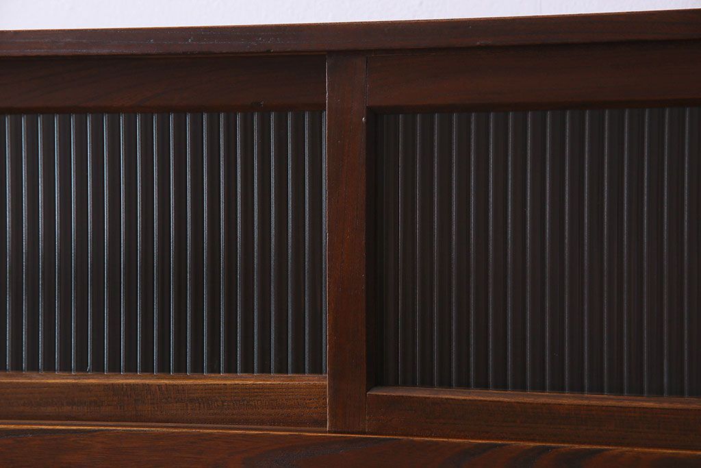 アンティーク家具　和製アンティーク　三方欅材!人気のモールガラス入りの収納棚(戸棚、食器棚、本箱、ブックケース)