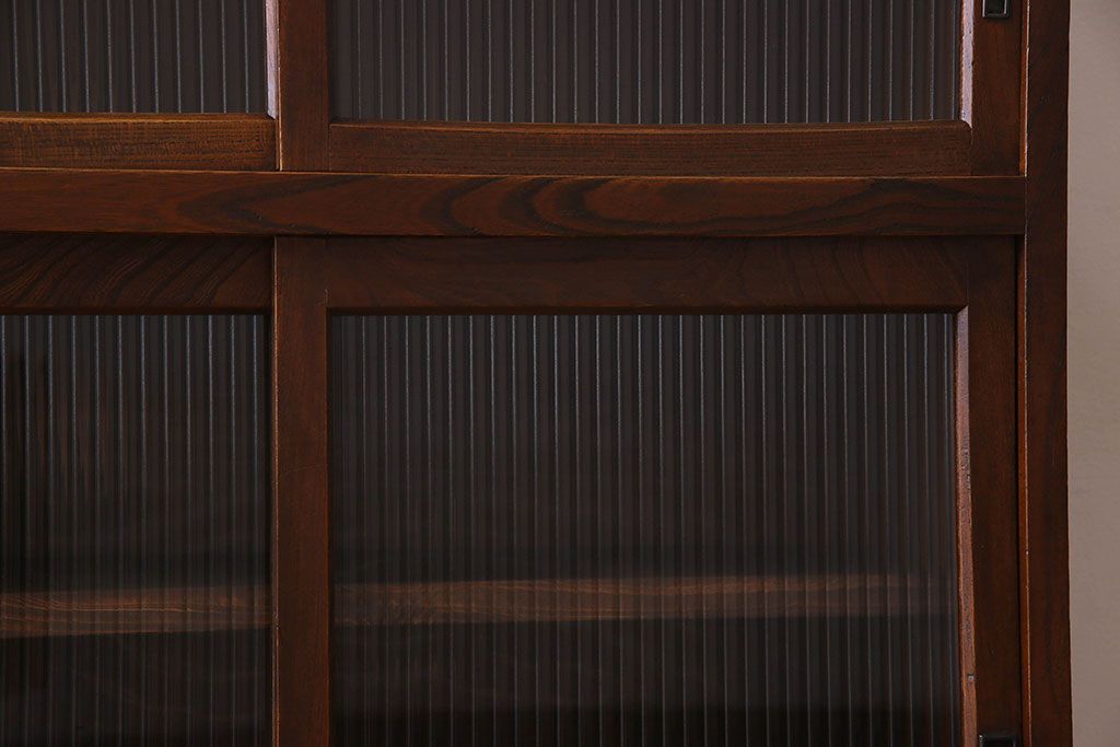 アンティーク家具　和製アンティーク　三方欅材!人気のモールガラス入りの収納棚(戸棚、食器棚、本箱、ブックケース)