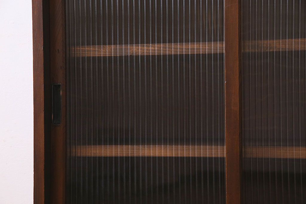 アンティーク家具　和製アンティーク　三方欅材!人気のモールガラス入りの収納棚(戸棚、食器棚、本箱、ブックケース)