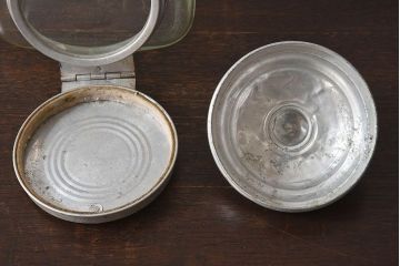 アンティーク雑貨　和製アンティーク　アルミ蓋付き　古いタバコ屋のレトロなガラス瓶(ガラスビン)