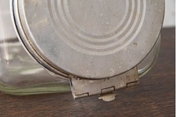 アンティーク雑貨　和製アンティーク　アルミ蓋付き　古いタバコ屋のレトロなガラス瓶(ガラスビン)