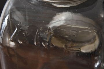 アンティーク雑貨　和製アンティーク　アルミ蓋付き　古いタバコ屋のレトロなガラス瓶(ガラスビン)