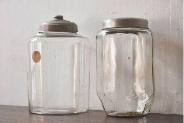 アンティーク雑貨　和製アンティーク　アルミ蓋付きのレトロなガラス瓶(ガラスビン)2個セット