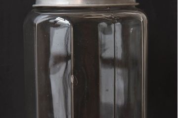 アンティーク雑貨　和製アンティーク　アルミ蓋付きのレトロなガラス瓶(ガラスビン)2個セット