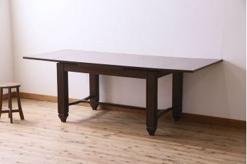 アンティーク家具　フランスアンティーク　パーケット天板　珍しい脚のデザインが印象的なエクステンションテーブル(ダイニングテーブル)