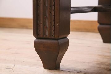 アンティーク家具　フランスアンティーク　パーケット天板　珍しい脚のデザインが印象的なエクステンションテーブル(ダイニングテーブル)