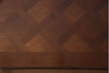 アンティーク家具　フランスアンティーク　パーケット天板　珍しい脚のデザインが印象的なエクステンションテーブル(ダイニングテーブル)