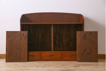 アンティーク家具　和製アンティーク　前面欅材　漆塗りが美しい戸棚(収納棚)