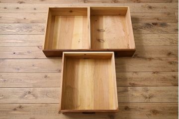 アンティーク家具　和製アンティーク　前面欅材　漆塗りが美しい戸棚(収納棚)