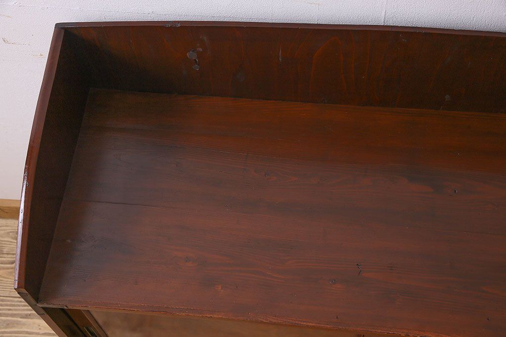 アンティーク家具　和製アンティーク　前面欅材　漆塗りが美しい戸棚(収納棚)