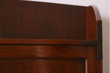 アンティーク家具　和製アンティーク　前面欅材　漆塗りが美しい戸棚(収納棚)